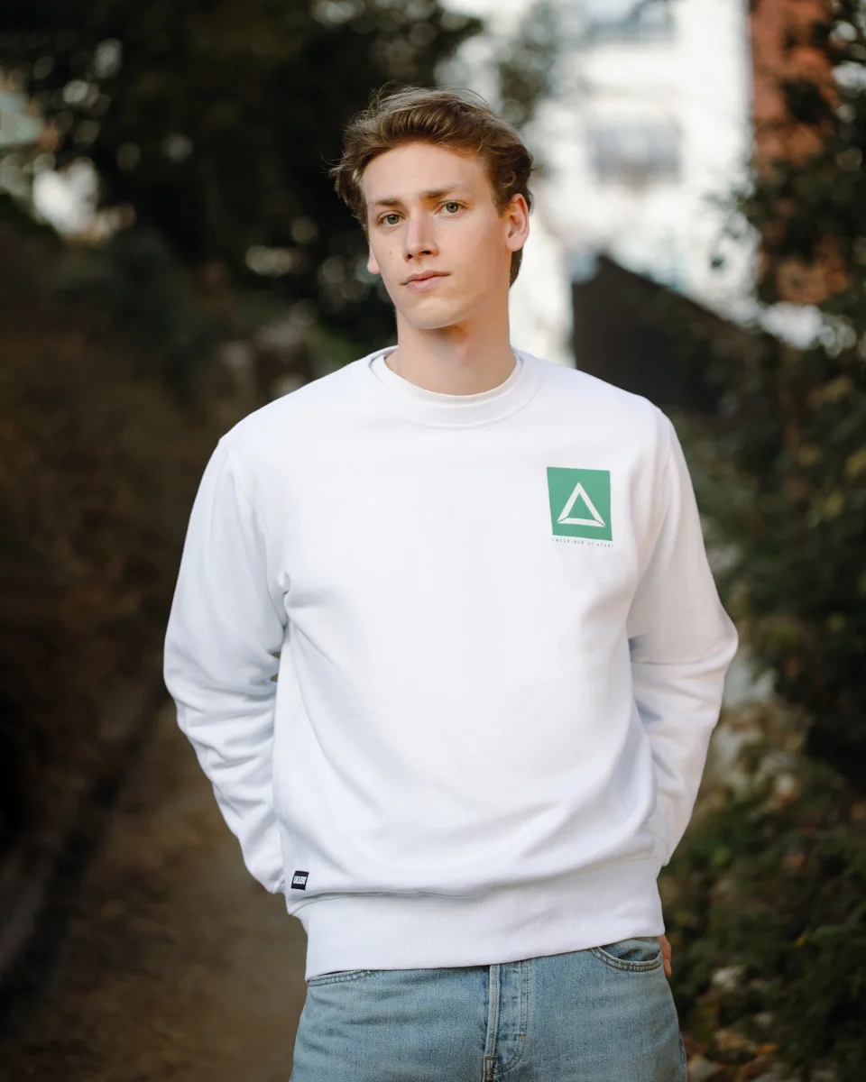 Iconic White - Image 9